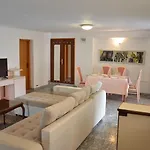 Aurelia Apartment