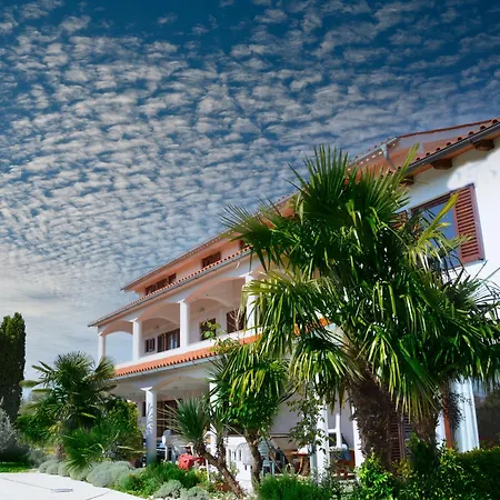 Aurelia Apartment