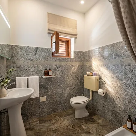 Aurelia Apartment *